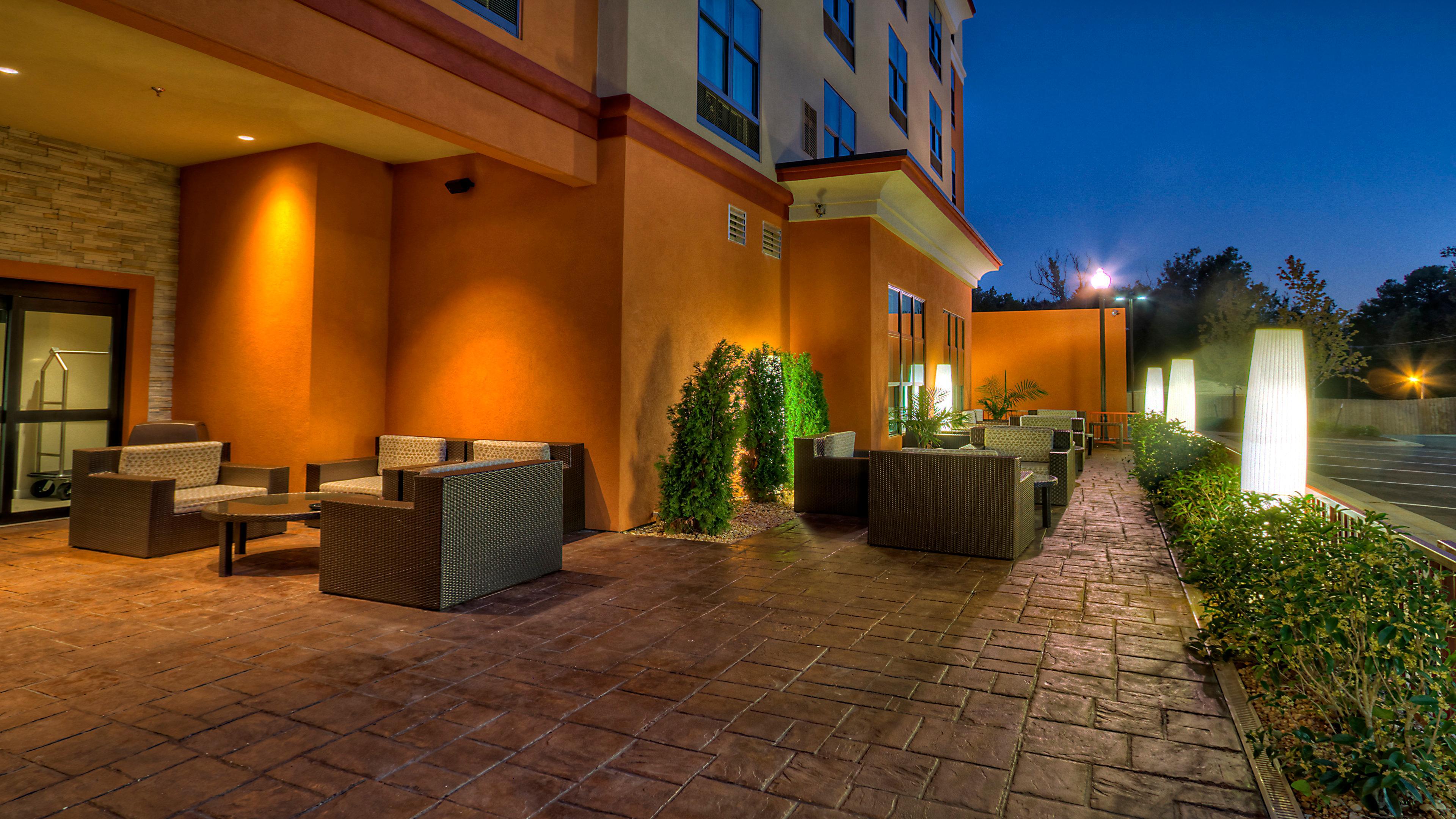 Holiday Inn & Suites Tupelo North By Ihg Exterior photo